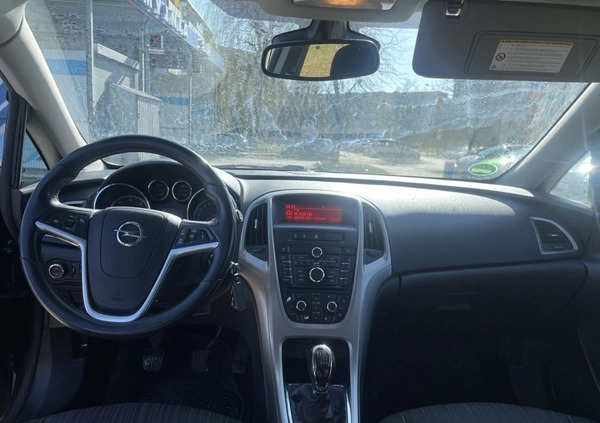Opel Astra cena 18900 przebieg: 168000, rok produkcji 2012 z Białystok małe 56